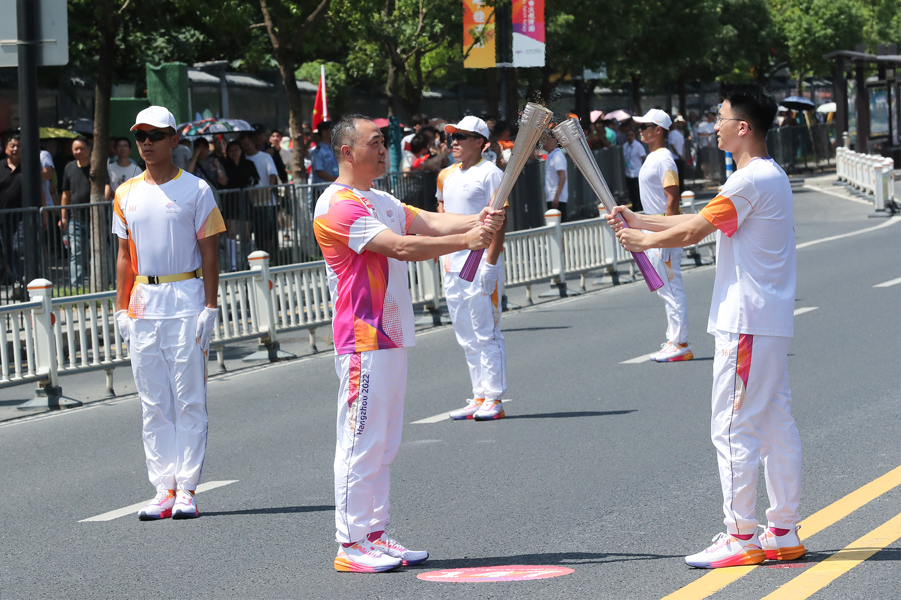 祝賀！艾維口腔創始人陳俊參加第19屆杭州亞運會火炬傳遞